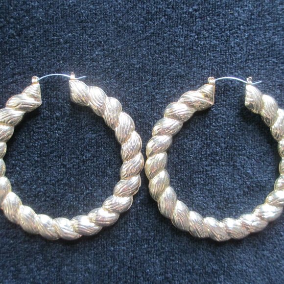 BUNDLE OF GLAM TWIST HOOP EARRINGS - Picture 8 of 14